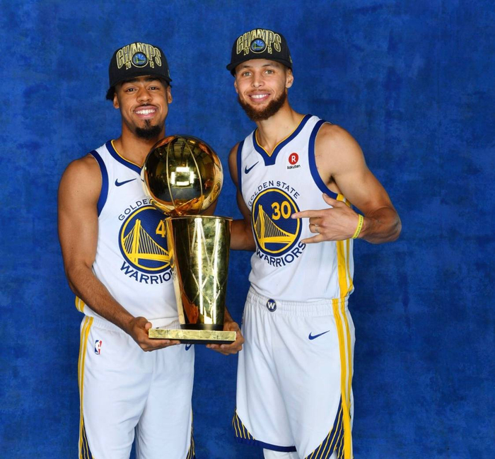 中超冠军数排行：海港4次夺冠并列第二，广州恒大8冠遥遥领先（中超夺冠次数榜：广州恒大8冠领跑，海港4冠并列第二）