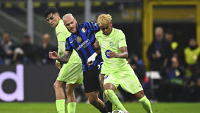 意甲半场：穆哈雷莫维奇传射，萨索洛暂2-1佛罗伦萨（意甲半场：穆哈雷莫维奇一传一射，萨索洛暂以2-1领先佛罗伦萨）