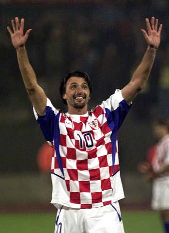 老队友再相见！克莱赛后与库里、追梦深情拥抱致意（老队友重逢！克莱赛后与库里、追梦深情相拥致意）