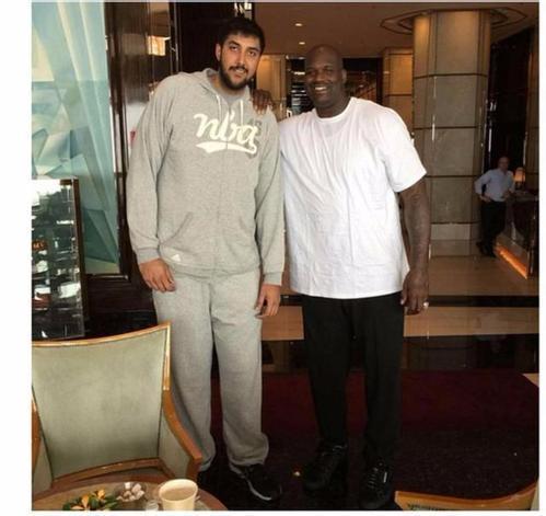 福克斯：我从高中就开始和布伦森交手，不可能真正把他限制住（福克斯：与布伦森从高中就打起，想真正限制他几乎不可能）