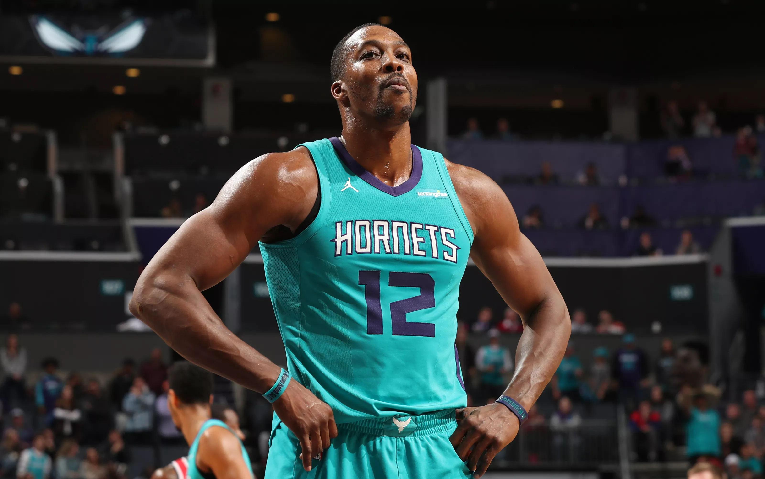 2025赛季，成都蓉城以红焰为刃、热血为甲，在三...（2025赛季，成都蓉城执红焰为刃、以热血为甲，向巅峰进击）