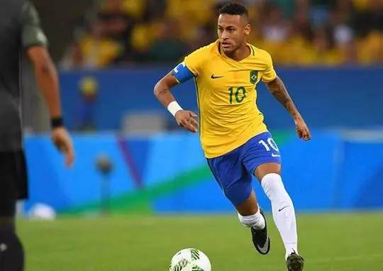 U22国家队走进成都实验小学西区分校，黄博文、于大宝等人与师生互动（U22国足走进成都实验小学西区，黄博文、于大宝等与师生面对面交流）