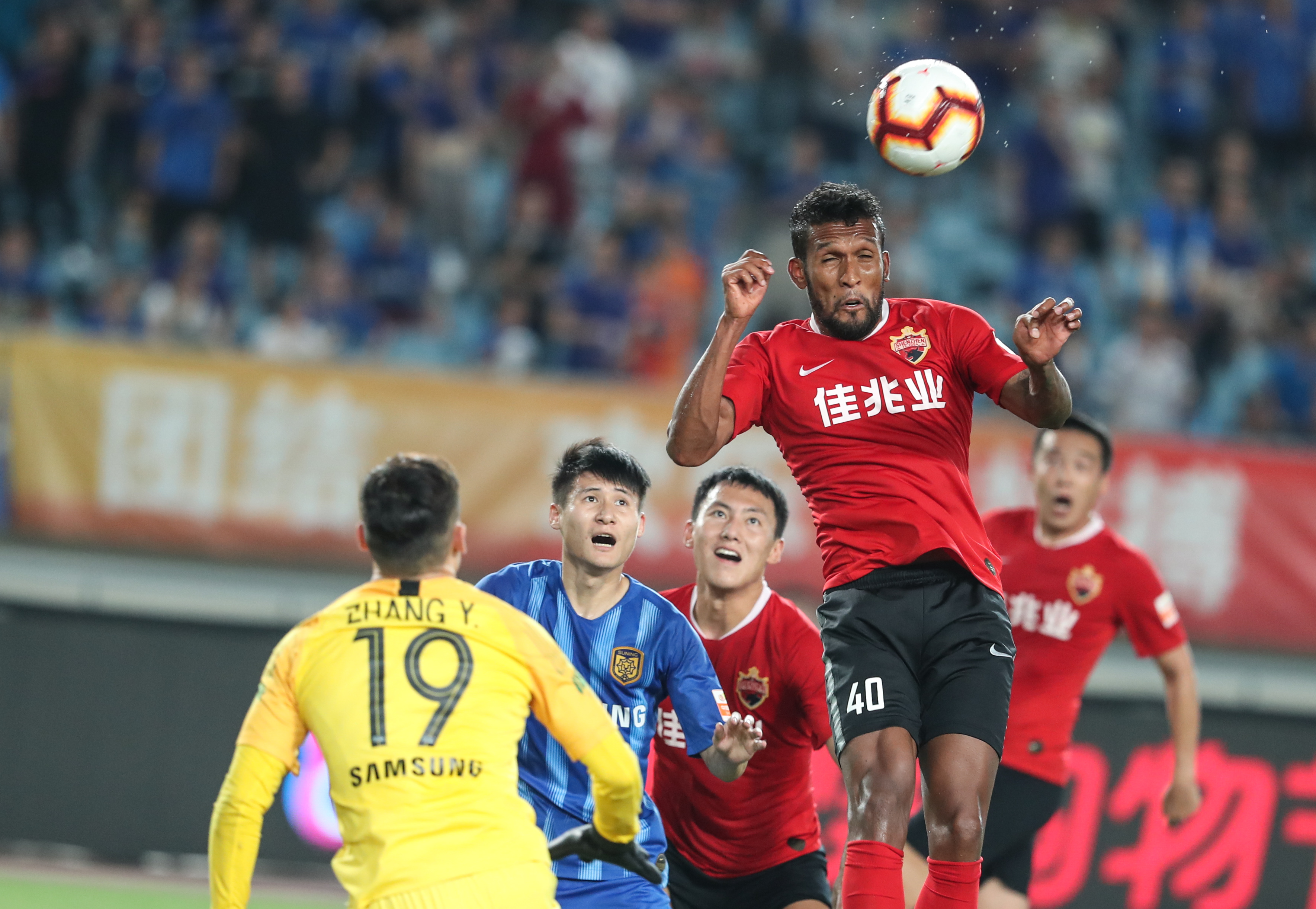 哥伦比亚小将奥罗斯科和曼联梯队训练，年满18岁后正式加盟（哥伦比亚新星奥罗斯科随曼联梯队合练，满18岁后正式签约加盟）