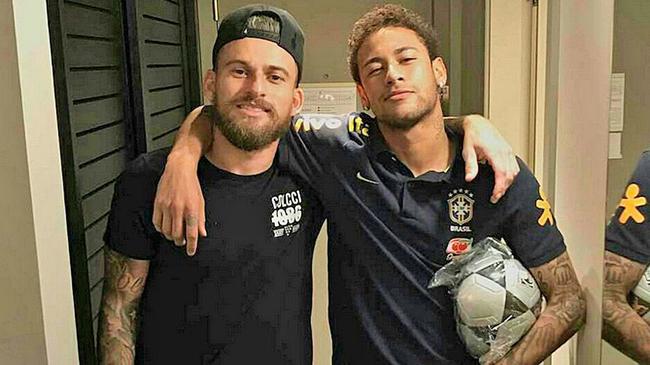 孔蒂再遭打击，佩杜拉：霍伊伦因右大腿股二头肌受伤而下场（孔蒂再遇打击，佩杜拉：霍伊伦右大腿股二头肌受伤被迫退场）