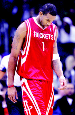 皇马对塞维利亚裁判确定，上赛季未罚下飞铲姆巴佩球员惹争议（皇马战塞维利亚主裁确定：曾因上季未将飞铲姆巴佩者罚下而引争议）