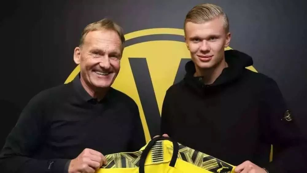 都体：尤文将采用四后卫体系，斯帕莱蒂计划推行4-3-2-1阵型（都灵体育报：尤文或改打四后卫，斯帕莱蒂拟推行4-3-2-1阵型）