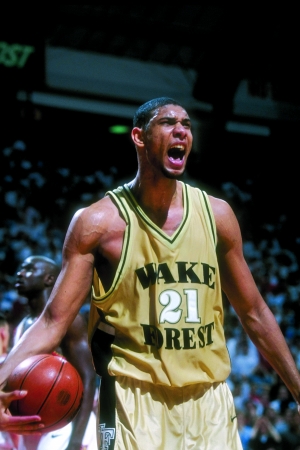 篮球篮网主力中锋脚踝扭伤，伤势待评估（篮网首发中锋脚踝扭伤，伤情待进一步评估）