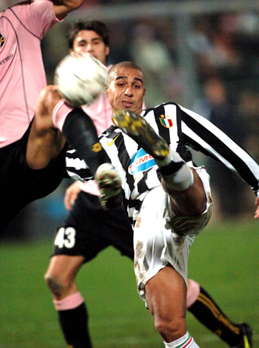 卡萨诺：米兰喜欢缩在中线后死守，就算侥幸进球也还是继续守（卡萨诺批评米兰摆大巴：退到中线后全场死守，进球也不主动进攻）