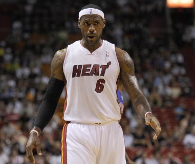 意甲半场：埃克勒卡姆远射造险，那不勒斯暂0-0乌迪内斯（意甲半场战报：埃克勒卡姆远射制造险情，那不勒斯暂与乌迪内斯0-0）