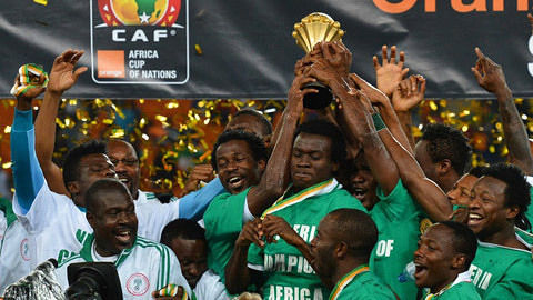 奇闻：巴西球星自掏腰包加盟中超！为赴华豪掷数十万人民币解约费（罕见一幕！巴西球星自费解约赴华，为加盟中超支付数十万人民币）