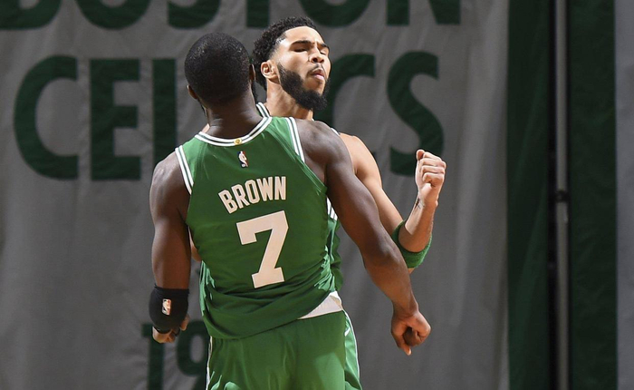 邮报：赫尔城客战斯托克城绝杀后挑衅主场球迷，引发双方冲突（邮报：赫尔城客场绝杀斯托克城后挑衅主队球迷，双方爆发冲突）