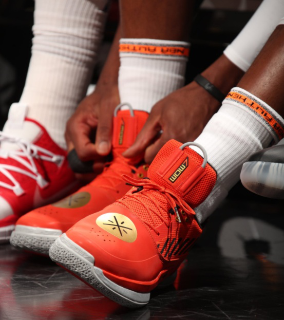 哈登与杜兰特：篮球场上的天赋对决（哈登VS杜兰特：球场上的天赋之战）