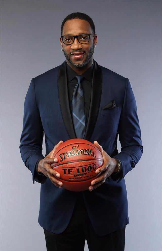 泪目，若塔遗孀被邀请到葡萄牙超级杯现场，全场球迷起立致意（葡萄牙超级杯邀若塔遗孀出席，全场球迷起立致敬，令人动容）