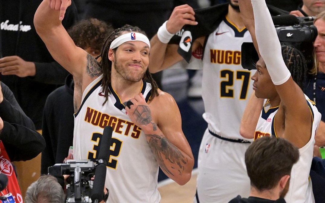 足球国足训练强度升级，体能教练参与指挥（国足加码训练强度，体能教练亲自指挥）