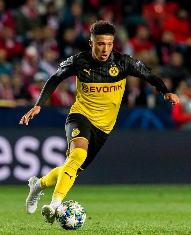 珍妮巴斯今年4月接受采访时谈到雷迪克（今年4月的采访中，珍妮巴斯谈及雷迪克）