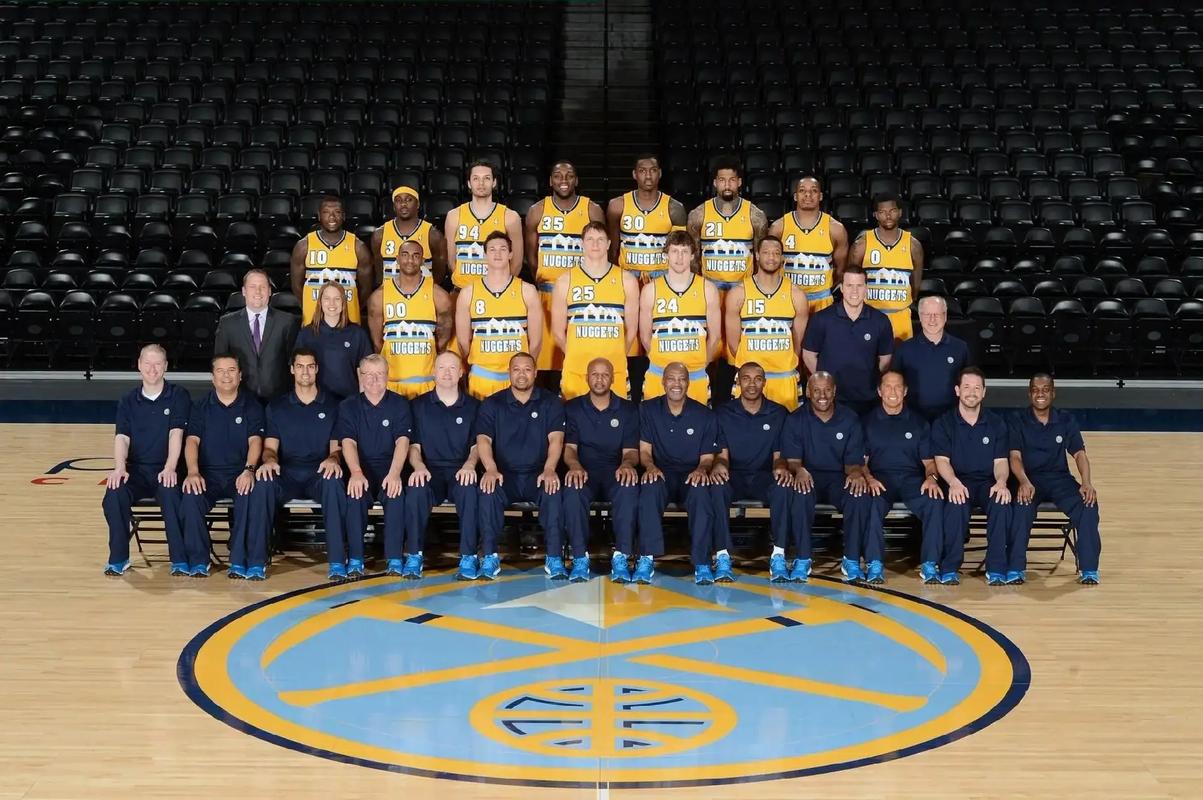 芬奇：很多球队接球就发起进攻换防也迅速 我们往往慢半拍（芬奇：对手接球即攻、换防迅速，我们常常慢半拍）