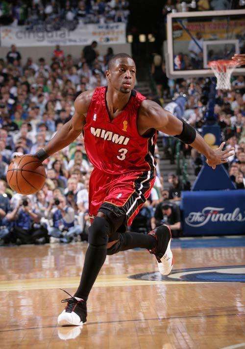 阿迪达斯官方：22款2026年国家队球衣将于11月6日开始发售（阿迪达斯官宣：2026年国家队22款球衣11月6日起开售）