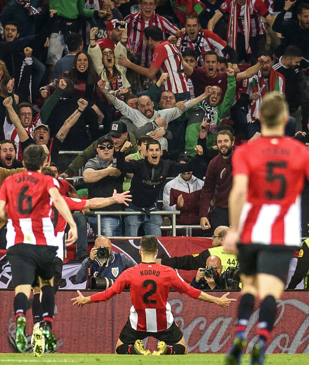 约基奇生涯3次100%命中率砍25+，历史上仅张伯伦更多（约基奇三度以100%命中率拿下25+，历史仅次张伯伦）