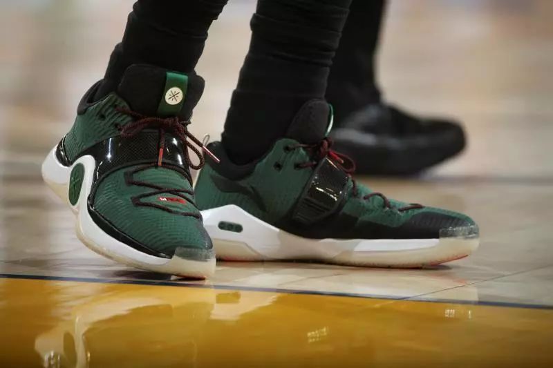 卡佩罗：阿莱格里让一支散乱的米兰具备争冠实力，但还少中锋（卡佩罗：阿莱格里将散乱的米兰重塑为争冠之师，但仍缺中锋）