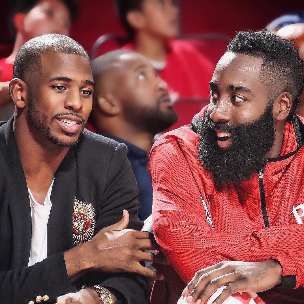 足球国足队长发声：我们不会放弃任何一场比赛（国足队长表态：每一场比赛都不放弃）