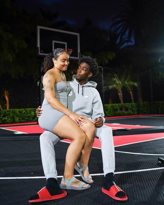 NBA官宣周最佳！布伦森和小杰克逊当选获奖 约基奇亚历山大获提名（NBA官方公布周最佳：布伦森与小贾伦-杰克逊当选，约基奇与亚历山大获提名）