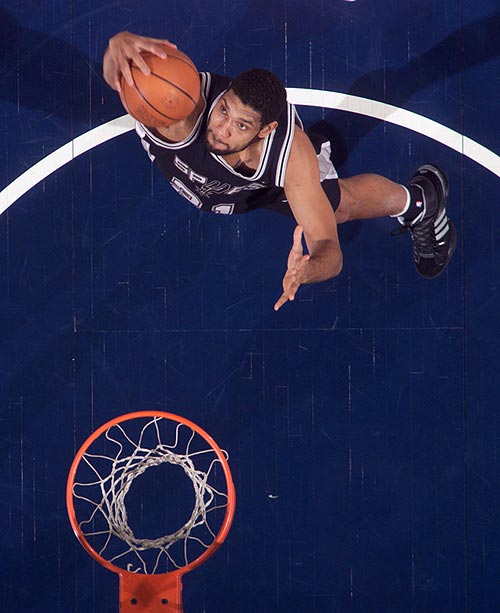 遗憾无比，爱德华兹砍44分6板3助3断+三分绝平，加时惨遭2T驱逐（爱德华兹轰44分6板3助3断＋压哨三分追平，加时却连吃2T被驱逐）