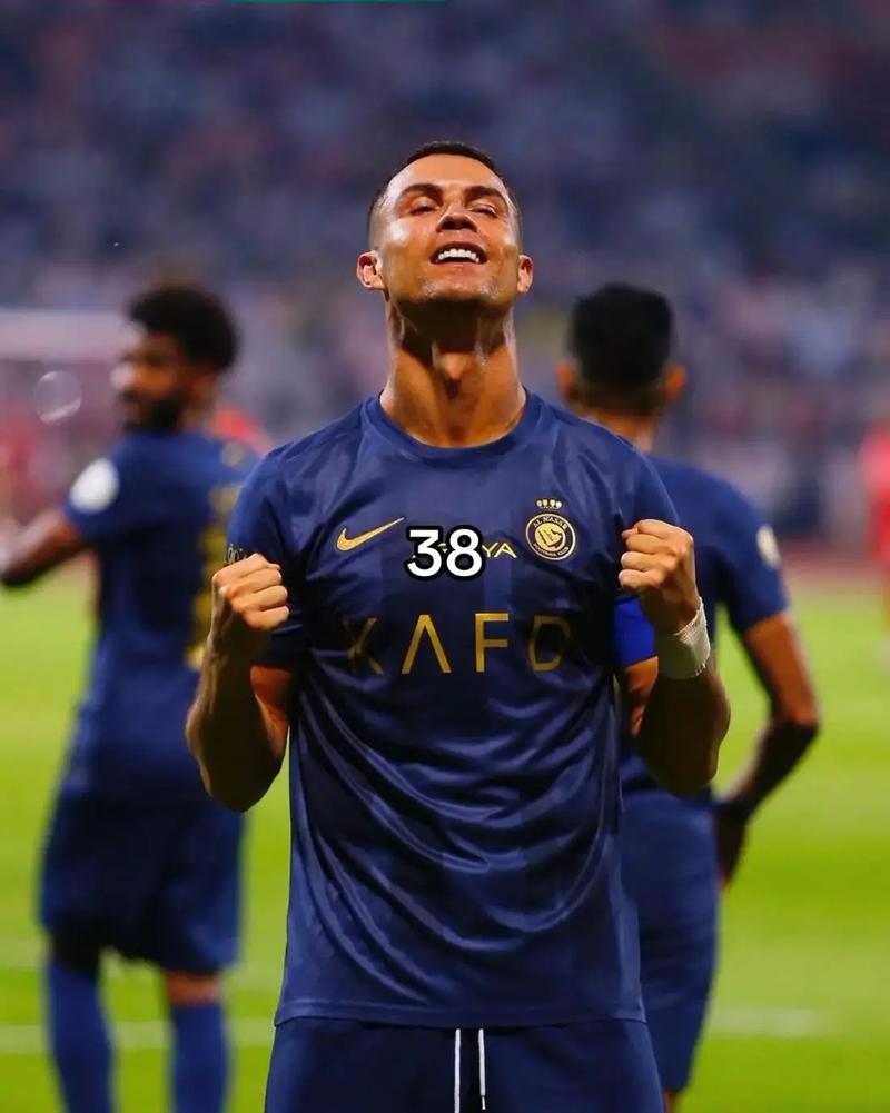 爱德华兹：去年被包夹我很沮丧，现在我看穿一切仍打出侵略性（爱德华兹：上季遭包夹曾让我挫败，如今看透对手仍保持侵略性）