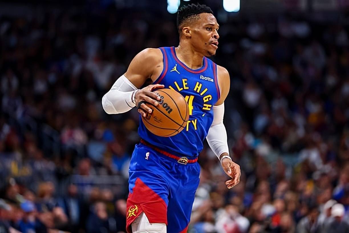 皇家马德里准备引进另一位前利物浦球员来替代阿隆索，但这个人并非克洛普。（皇家马德里计划以另一位前利物浦球员取代阿隆索，目标并不是克洛普）